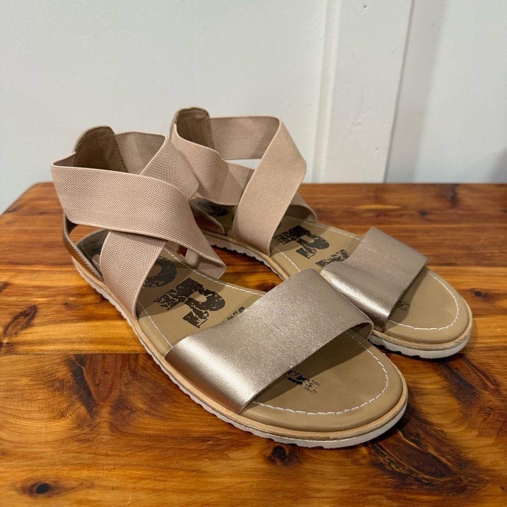 Sorel Ella II Flat Leather Sandals in Bronze Metallic